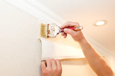 Pose de papier peint à Plusquellec — revêtements muraux et toiles de verre